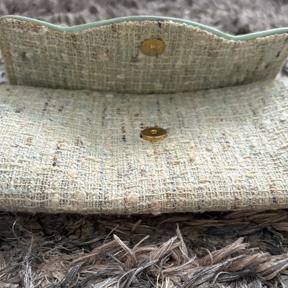 Chic Woven Shoulder Bag with Pastel Details - Picture 8 of 11